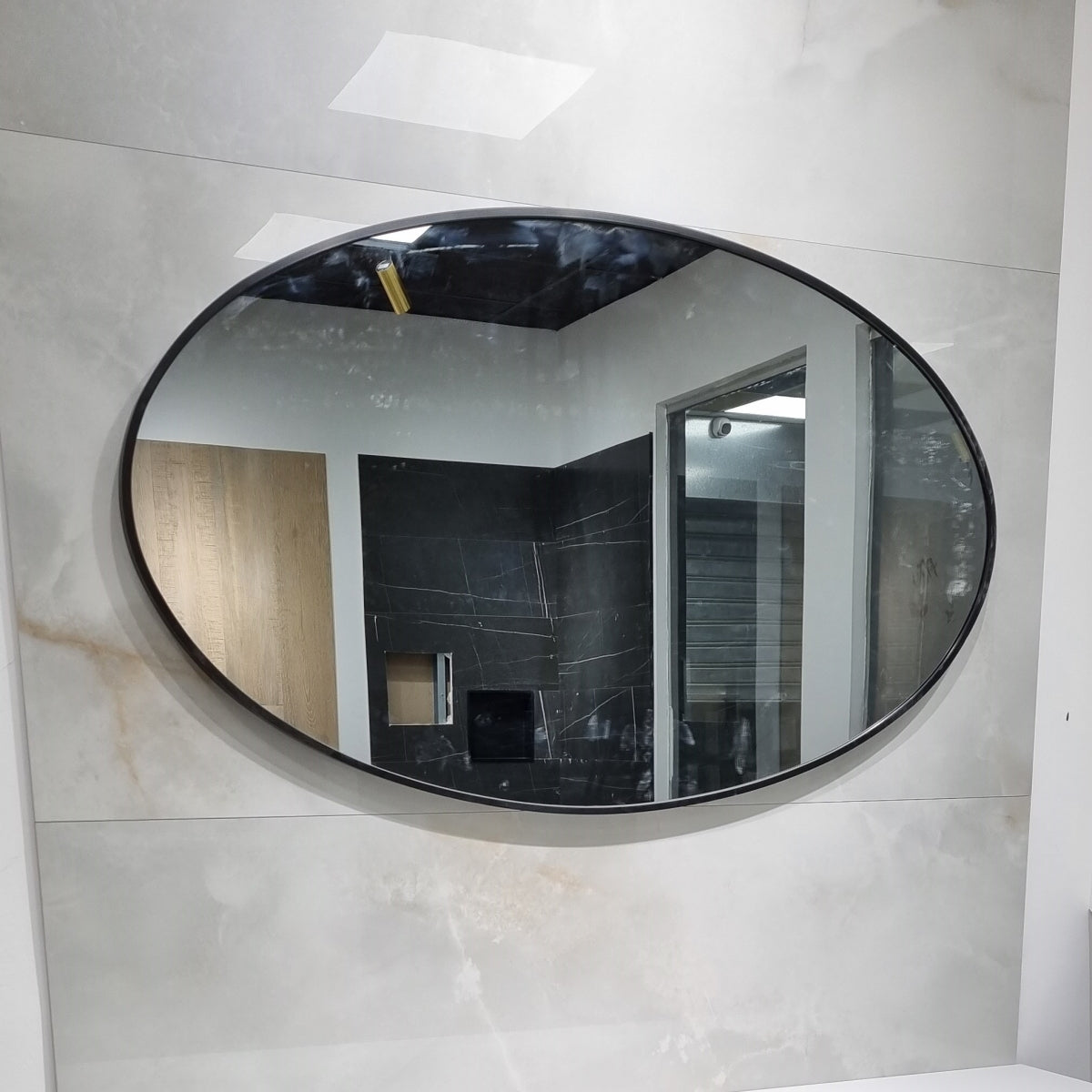 מראה אובלית מסגרת אלומיניום שחור מט 120/60 ניתן לתליה לאורך ולרוחב